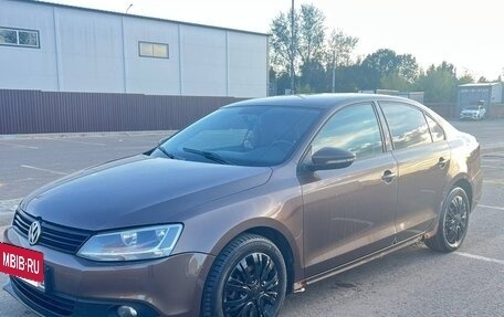 Volkswagen Jetta VI, 2011 год, 650 000 рублей, 2 фотография