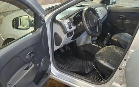 Renault Logan II, 2014 год, 700 000 рублей, 1 фотография