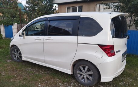 Honda Freed I, 2010 год, 890 000 рублей, 3 фотография