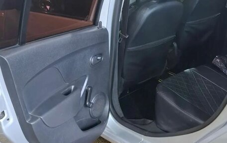 Renault Logan II, 2014 год, 700 000 рублей, 12 фотография