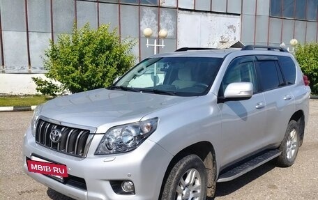 Toyota Land Cruiser Prado 150 рестайлинг 2, 2011 год, 2 300 000 рублей, 3 фотография