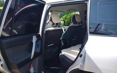 Toyota Land Cruiser Prado 150 рестайлинг 2, 2011 год, 2 300 000 рублей, 11 фотография