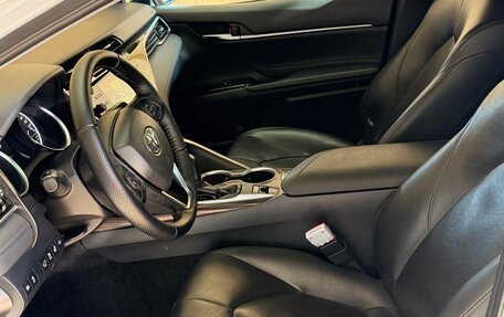 Toyota Camry, 2019 год, 2 700 000 рублей, 3 фотография