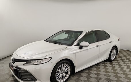 Toyota Camry, 2018 год, 2 990 000 рублей, 1 фотография