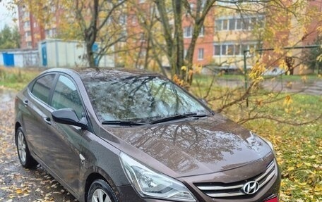 Hyundai Solaris II рестайлинг, 2015 год, 880 000 рублей, 1 фотография
