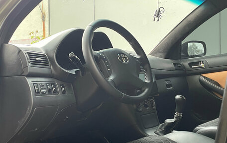 Toyota Avensis III рестайлинг, 2004 год, 680 000 рублей, 10 фотография