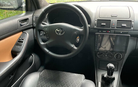 Toyota Avensis III рестайлинг, 2004 год, 680 000 рублей, 16 фотография