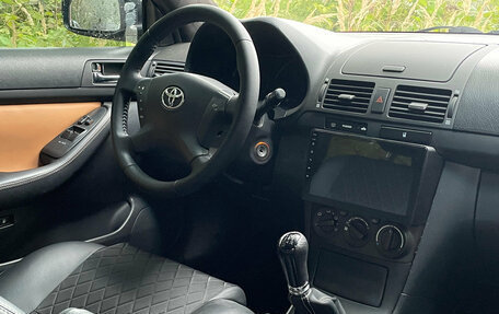 Toyota Avensis III рестайлинг, 2004 год, 680 000 рублей, 14 фотография