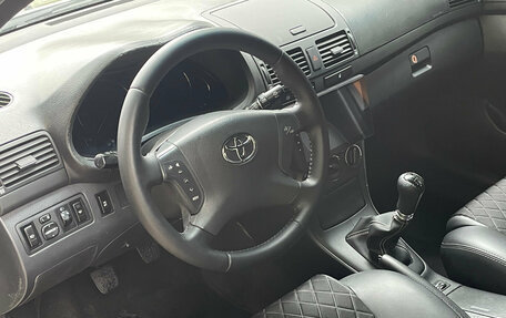 Toyota Avensis III рестайлинг, 2004 год, 680 000 рублей, 11 фотография