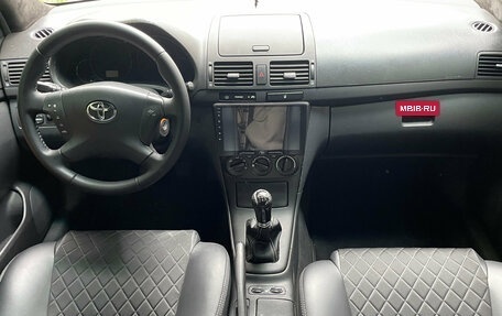 Toyota Avensis III рестайлинг, 2004 год, 680 000 рублей, 15 фотография