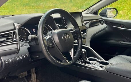 Toyota Camry, 2021 год, 3 450 000 рублей, 10 фотография