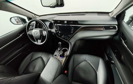 Toyota Camry, 2018 год, 2 990 000 рублей, 11 фотография
