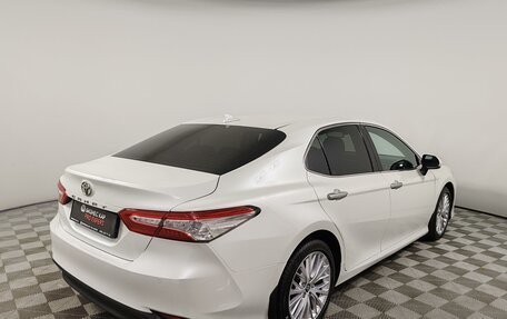 Toyota Camry, 2018 год, 2 990 000 рублей, 5 фотография
