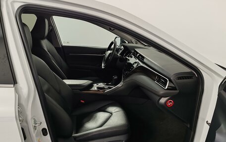 Toyota Camry, 2018 год, 2 990 000 рублей, 19 фотография
