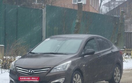 Hyundai Solaris II рестайлинг, 2015 год, 880 000 рублей, 3 фотография