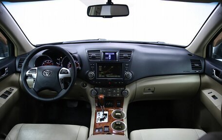 Toyota Highlander III, 2011 год, 1 630 000 рублей, 17 фотография