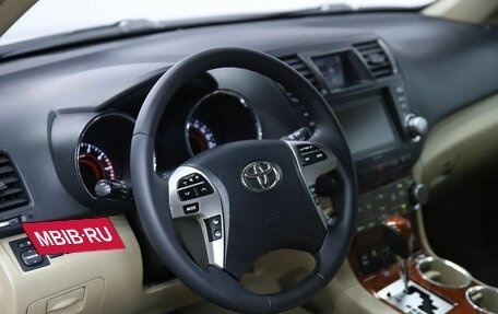 Toyota Highlander III, 2011 год, 1 630 000 рублей, 12 фотография