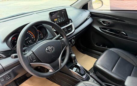 Toyota Yaris XP150 рестайлинг, 2022 год, 1 110 000 рублей, 5 фотография