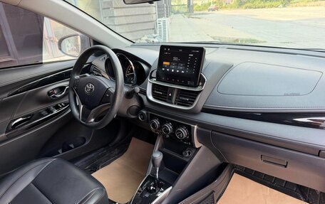 Toyota Yaris XP150 рестайлинг, 2022 год, 1 110 000 рублей, 12 фотография