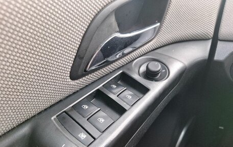 Chevrolet Cruze II, 2011 год, 333 000 рублей, 21 фотография