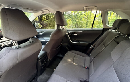 Toyota RAV4, 2020 год, 3 290 000 рублей, 7 фотография