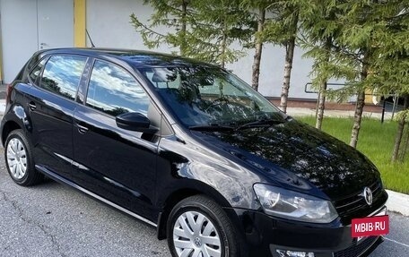 Volkswagen Polo VI (EU Market), 2012 год, 800 000 рублей, 2 фотография