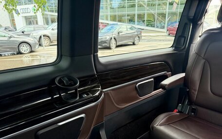 Mercedes-Benz V-Класс, 2017 год, 2 990 000 рублей, 25 фотография