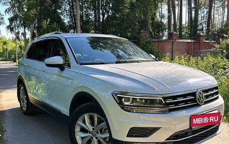 Volkswagen Tiguan II, 2018 год, 2 700 000 рублей, 2 фотография