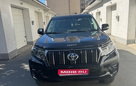 Toyota Land Cruiser Prado 150 рестайлинг 2, 2021 год, 6 500 000 рублей, 1 фотография