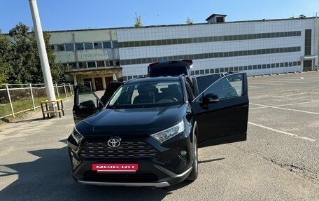 Toyota RAV4, 2022 год, 3 750 000 рублей, 12 фотография