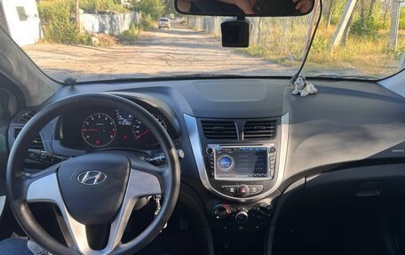 Hyundai Solaris II рестайлинг, 2011 год, 650 000 рублей, 9 фотография