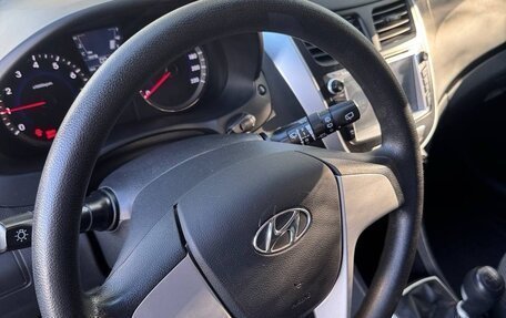 Hyundai Solaris II рестайлинг, 2011 год, 650 000 рублей, 10 фотография