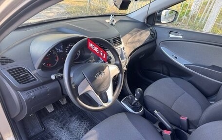Hyundai Solaris II рестайлинг, 2011 год, 650 000 рублей, 13 фотография