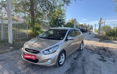 Hyundai Solaris II рестайлинг, 2011 год, 650 000 рублей, 2 фотография