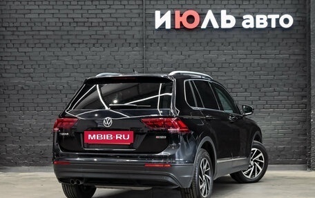 Volkswagen Tiguan II, 2018 год, 2 800 000 рублей, 5 фотография