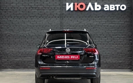 Volkswagen Tiguan II, 2018 год, 2 800 000 рублей, 6 фотография