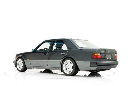 Mercedes-Benz W124, 1992 год, 11 300 000 рублей, 3 фотография