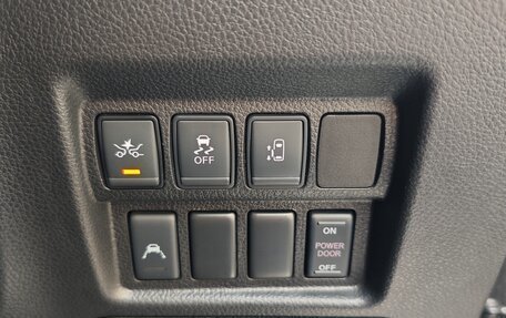 Nissan Elgrand III, 2019 год, 3 200 000 рублей, 16 фотография