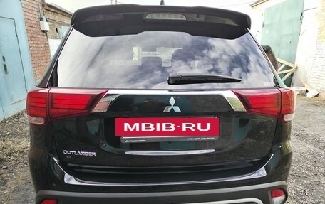 Mitsubishi Outlander III рестайлинг 3, 2022 год, 3 200 000 рублей, 3 фотография