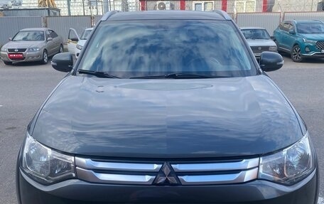 Mitsubishi Outlander III рестайлинг 3, 2014 год, 1 650 000 рублей, 1 фотография