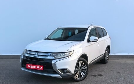 Mitsubishi Outlander III рестайлинг 3, 2016 год, 1 580 000 рублей, 1 фотография
