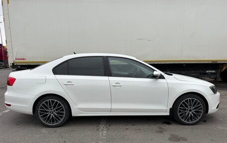 Volkswagen Jetta VI, 2012 год, 900 000 рублей, 3 фотография