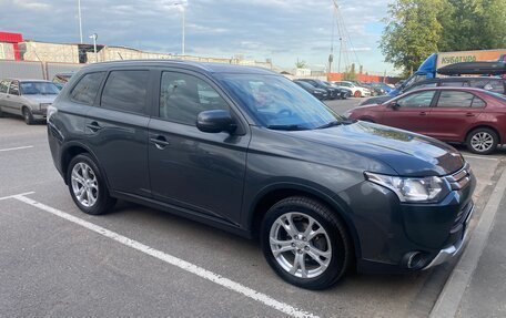 Mitsubishi Outlander III рестайлинг 3, 2014 год, 1 650 000 рублей, 2 фотография
