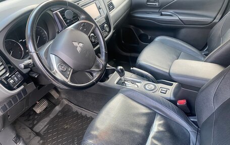 Mitsubishi Outlander III рестайлинг 3, 2014 год, 1 650 000 рублей, 7 фотография