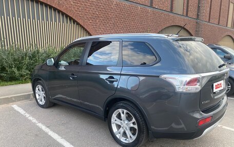 Mitsubishi Outlander III рестайлинг 3, 2014 год, 1 650 000 рублей, 3 фотография
