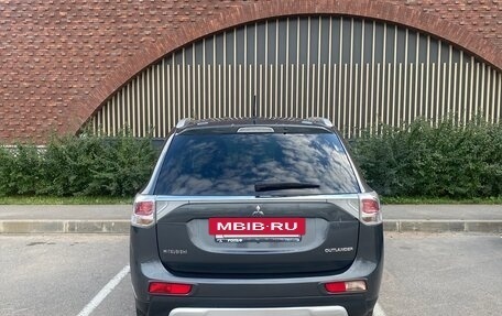 Mitsubishi Outlander III рестайлинг 3, 2014 год, 1 650 000 рублей, 4 фотография