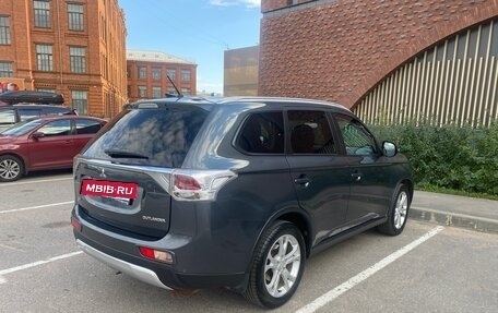Mitsubishi Outlander III рестайлинг 3, 2014 год, 1 650 000 рублей, 5 фотография