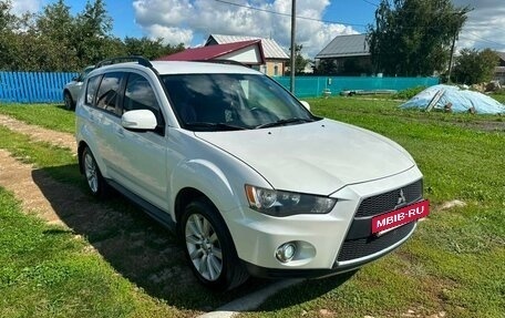 Mitsubishi Outlander III рестайлинг 3, 2010 год, 850 000 рублей, 2 фотография