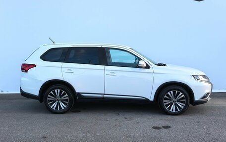 Mitsubishi Outlander III рестайлинг 3, 2016 год, 1 580 000 рублей, 4 фотография