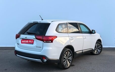 Mitsubishi Outlander III рестайлинг 3, 2016 год, 1 580 000 рублей, 2 фотография